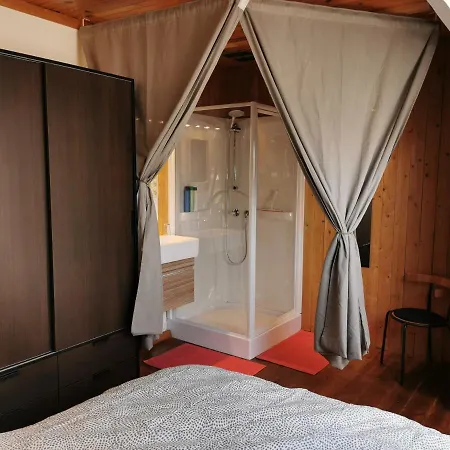 Ostend Backpackers Lodge Habitación en casa particular